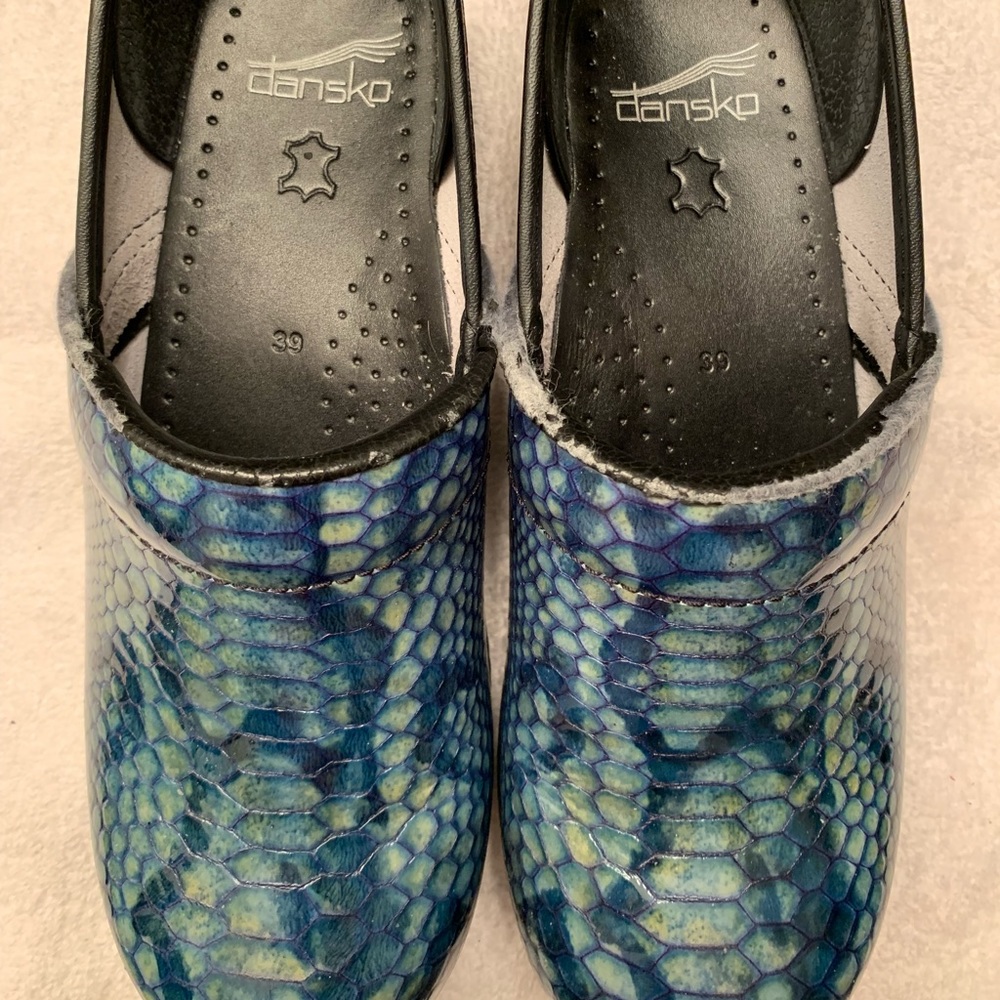 Dansko Shoes Size 39 (8.5)